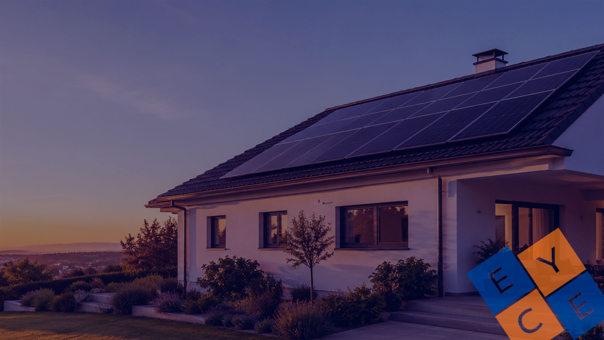 Vivienda con placas solares de autoconsumo fotovoltaico